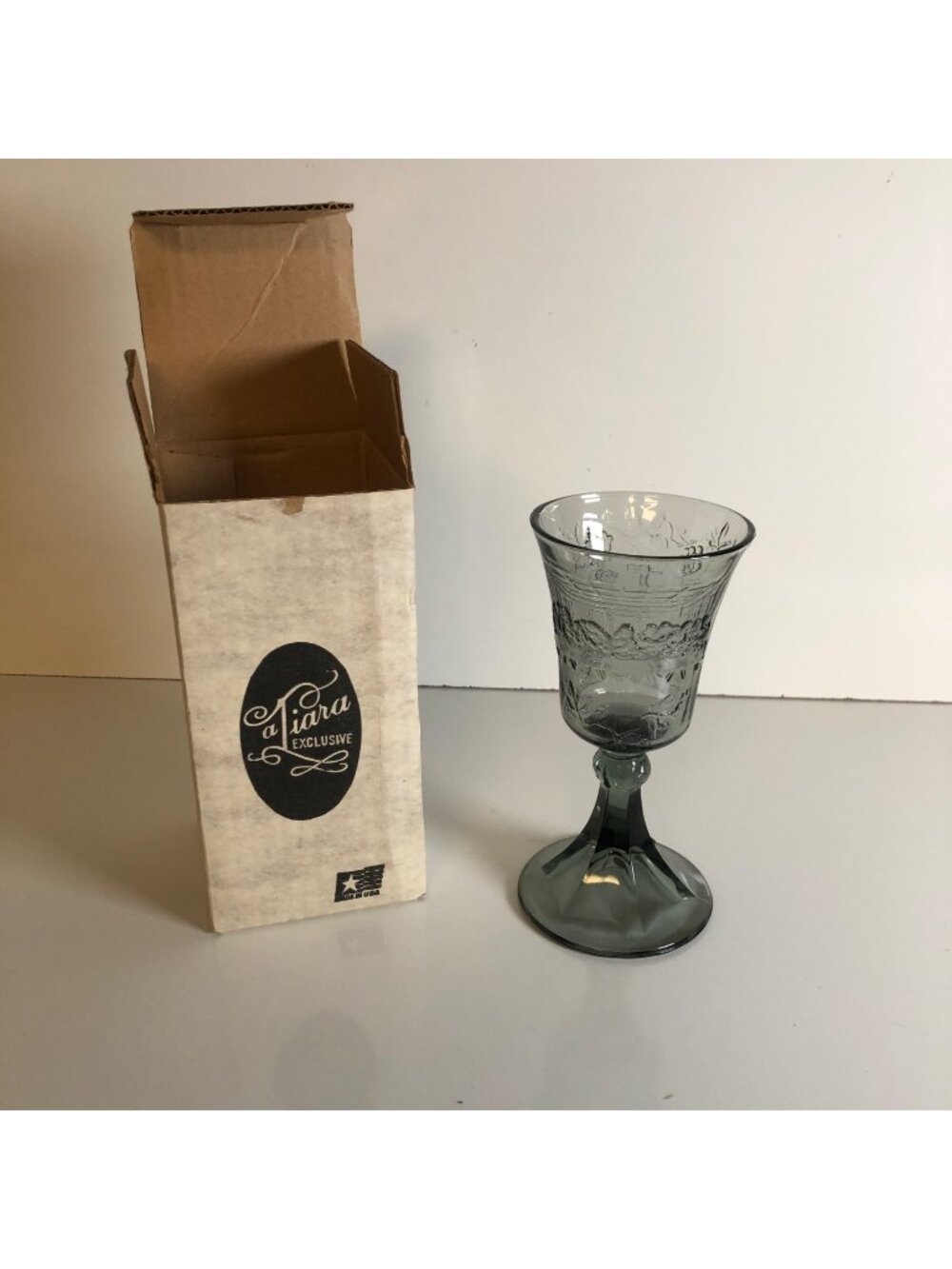 Tiara Exclusive Gray Glass Last Supper Cross Grape Vine Goblet Vintage T-292 #2